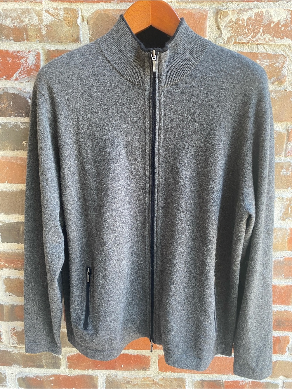 Neiman Marcus 100% Cashmere Men’s Charcoal Gray Zip-Up Sweater Jacket